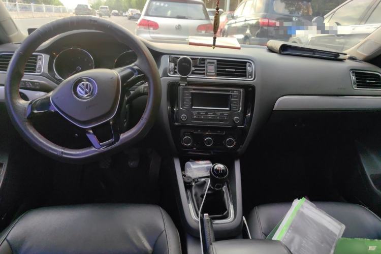 Used Volkswagen Sagitar 2015 1.6L Manual Comfort Model Center Console