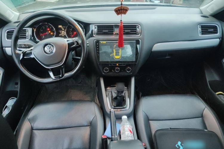 Used Volkswagen Sagitar 2015 1.6L Manual Comfort Model Center Console