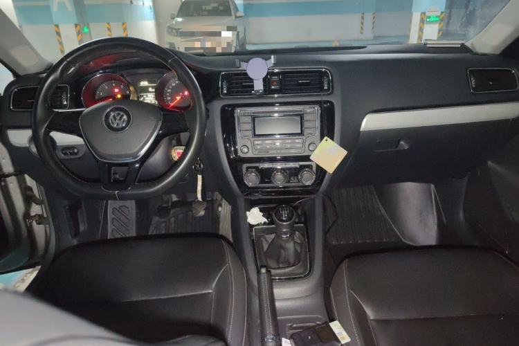 Used Volkswagen Sagitar 2015 1.6L Manual Comfort Model Center Console