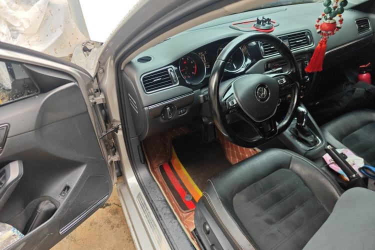 Used Volkswagen Sagitar 2015 230TSI Automatic Luxury Model Driver Seat