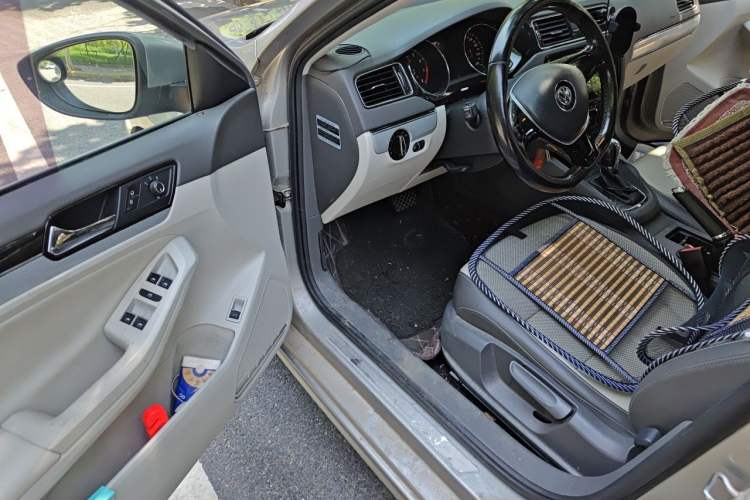 Used Volkswagen Sagitar 2015 1.6L Automatic Comfort Model Driver Seat