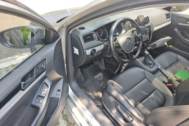 Used Volkswagen Sagitar 2015 1.6L Automatic Comfort Model Driver Seat