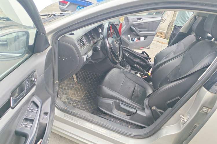 Used Volkswagen Sagitar 2015 1.6L Manual Comfort Model Driver Seat