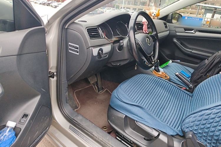 Used Volkswagen Sagitar 2015 230TSI Automatic Comfort Version Driver Seat
