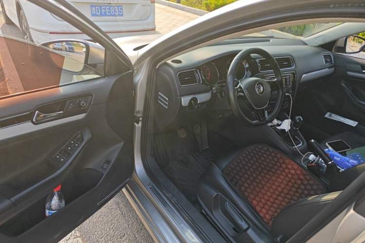Used Volkswagen Sagitar 2015 1.6L Manual Comfort Model Driver Seat