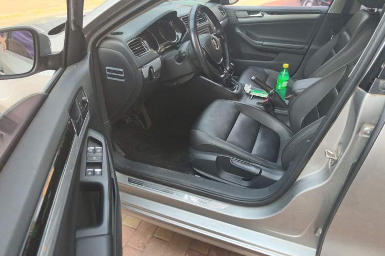 Used Volkswagen Sagitar 2015 1.6L Manual Comfort Model Driver Seat