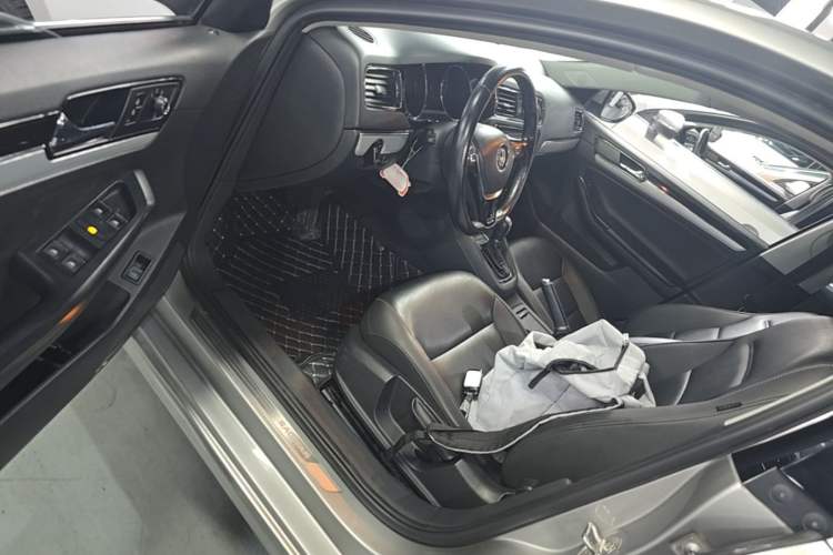 Used Volkswagen Sagitar 2015 1.6L Automatic Comfort Model Driver Seat
