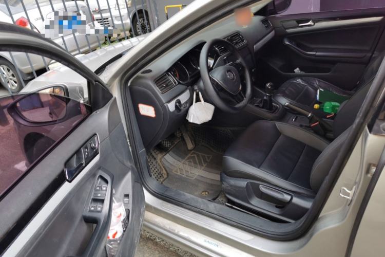 Used Volkswagen Sagitar 2015 1.6L Manual Comfort Model Driver Seat