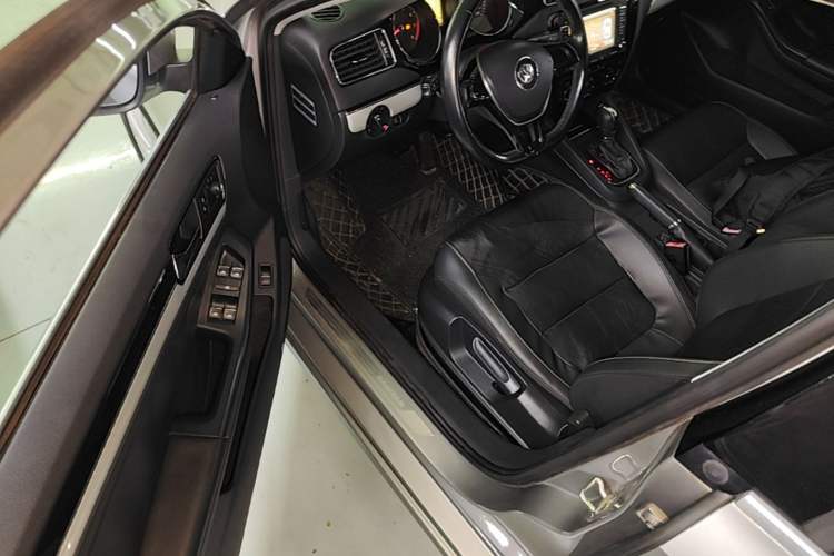 Used Volkswagen Sagitar 2015 1.6L Automatic Comfort Model Driver Seat