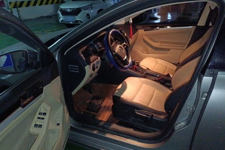 Used Volkswagen Sagitar 2015 1.6L Automatic Comfort Model Driver Seat