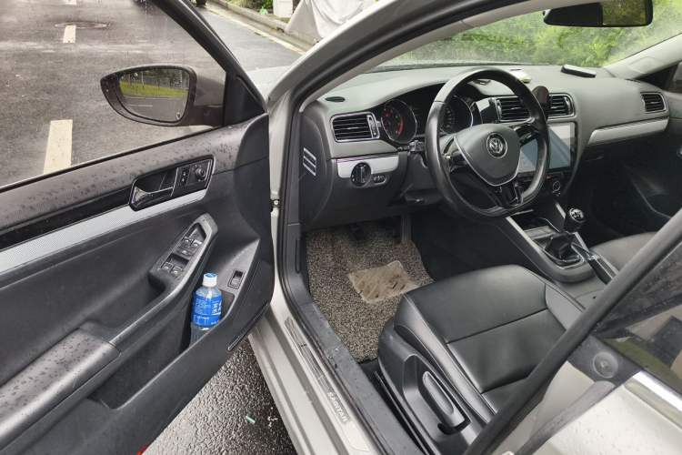 Used Volkswagen Sagitar 2015 230TSI Manual Comfort Version Driver Seat