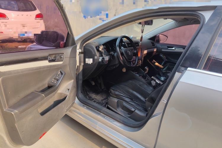 Used Volkswagen Sagitar 2015 230TSI Manual Comfort Version Driver Seat