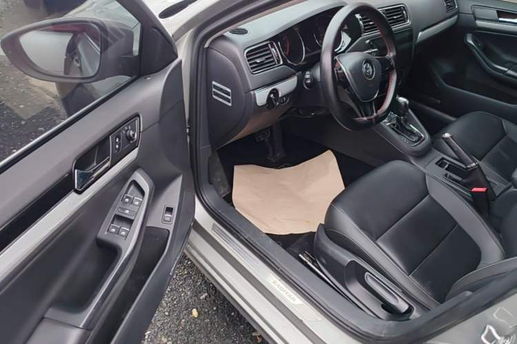 Used Volkswagen Sagitar 2015 1.6L Automatic Comfort Model Driver Seat