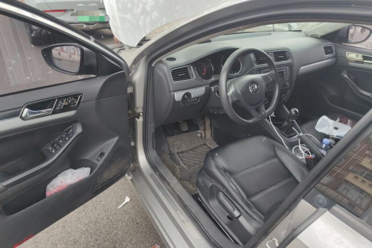 Used Volkswagen Sagitar 2015 1.6L Manual Fashion Edition Driver Seat