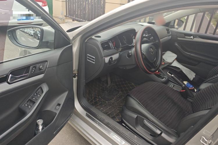Used Volkswagen Sagitar 2015 230TSI Automatic Comfort Version Driver Seat