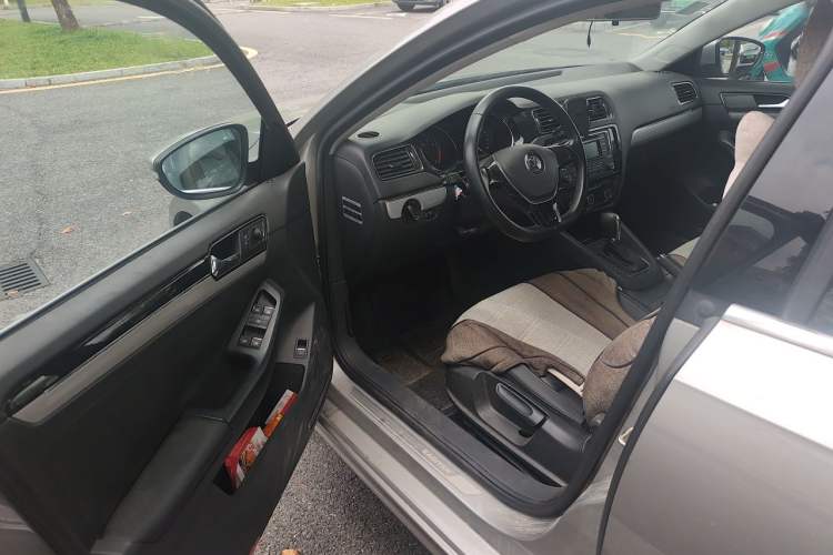 Used Volkswagen Sagitar 2015 1.6L Automatic Comfort Model Driver Seat