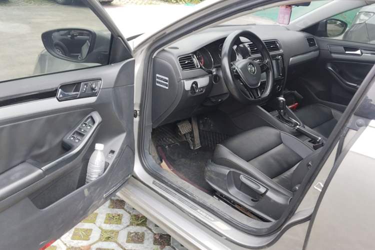 Used Volkswagen Sagitar 2015 1.6L Automatic Comfort Model Driver Seat