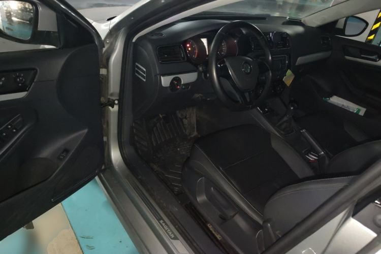 Used Volkswagen Sagitar 2015 1.6L Manual Comfort Model Driver Seat