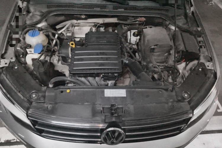 Used Volkswagen Sagitar 2015 1.6L Manual Comfort Model Engine Bay