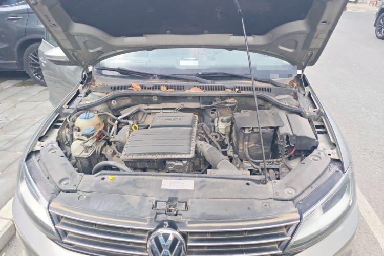 Used Volkswagen Sagitar 2015 1.6L Manual Comfort Model Engine Bay