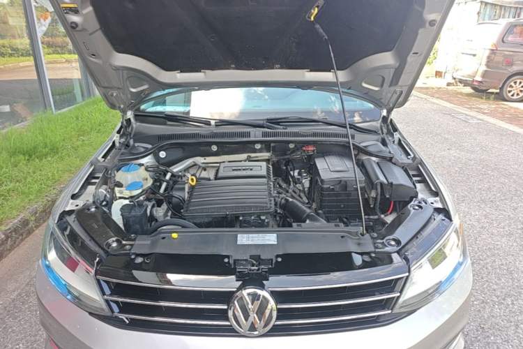 Used Volkswagen Sagitar 2015 1.6L Automatic Comfort Model Engine Bay