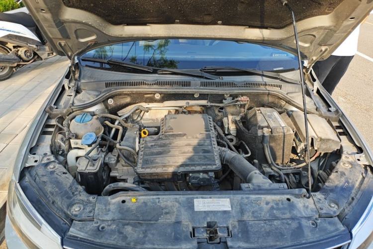 Used Volkswagen Sagitar 2015 1.6L Manual Comfort Model Engine Bay