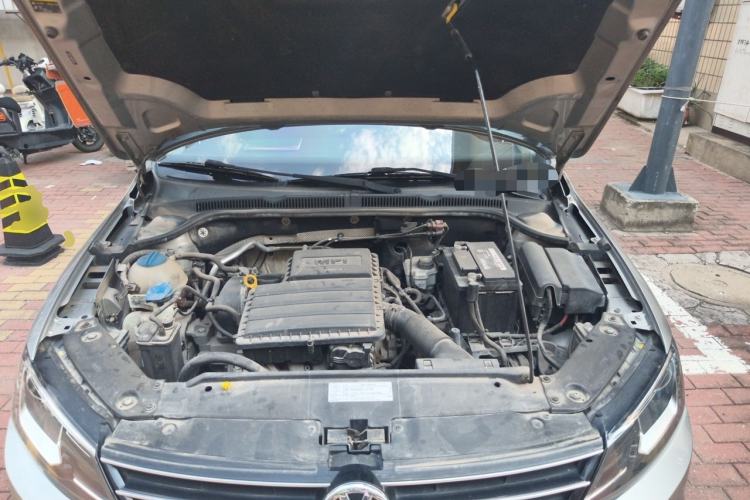Used Volkswagen Sagitar 2015 1.6L Manual Comfort Model Engine Bay
