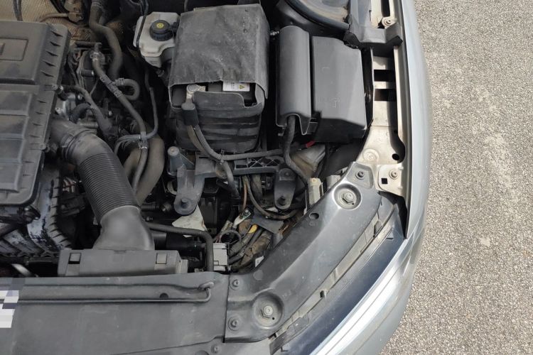 Used Volkswagen Sagitar 2015 1.6L Manual Comfort Model Engine Bay Left
