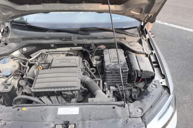 Used Volkswagen Sagitar 2015 1.6L Automatic Comfort Model Engine Bay Left