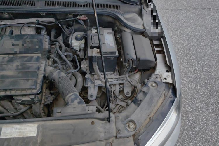 Used Volkswagen Sagitar 2015 1.6L Manual Comfort Model Engine Bay Left