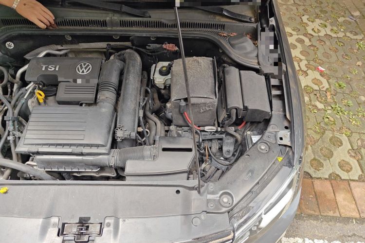 Used Volkswagen Sagitar 2015 230TSI Manual Luxury Edition Engine Bay Left