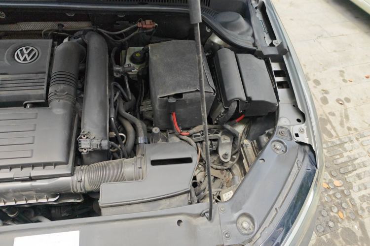 Used Volkswagen Sagitar 2015 230TSI Automatic Luxury Model Engine Bay Left