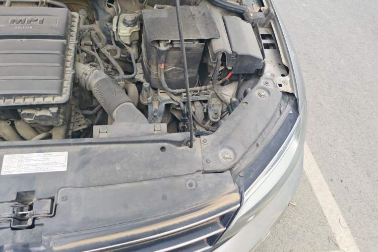 Used Volkswagen Sagitar 2015 1.6L Manual Comfort Model Engine Bay Left
