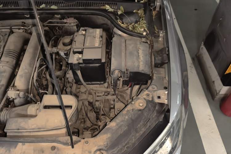 Used Volkswagen Sagitar 2015 230TSI Automatic Comfort Version Engine Bay Left