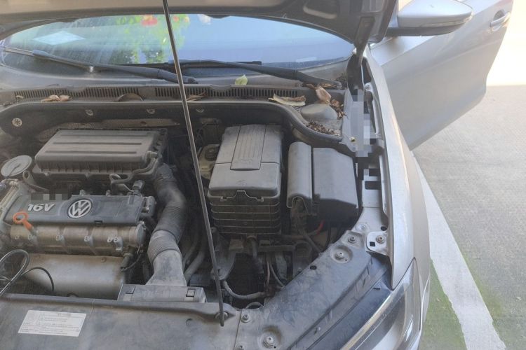 Used Volkswagen Sagitar 2015 1.6L Automatic Comfort Model Engine Bay Left