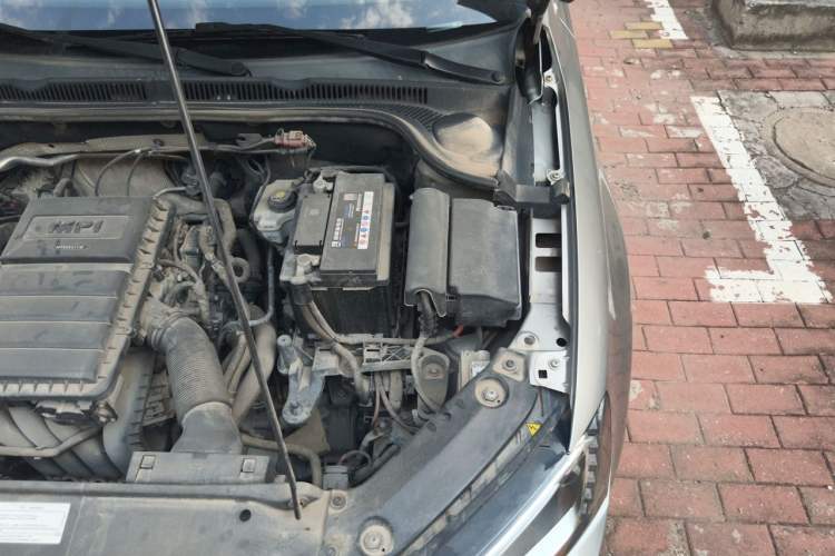 Used Volkswagen Sagitar 2015 1.6L Manual Comfort Model Engine Bay Left
