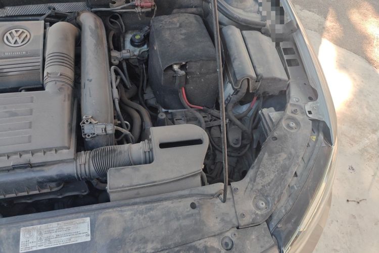Used Volkswagen Sagitar 2015 230TSI Automatic Luxury Model Engine Bay Left
