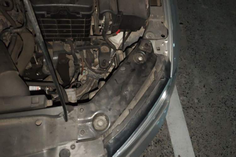 Used Volkswagen Sagitar 2015 1.6L Manual Comfort Model Engine Bay Left