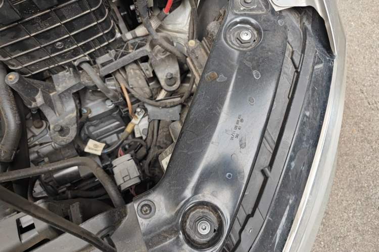 Used Volkswagen Sagitar 2015 1.6L Automatic Comfort Model Engine Bay Left