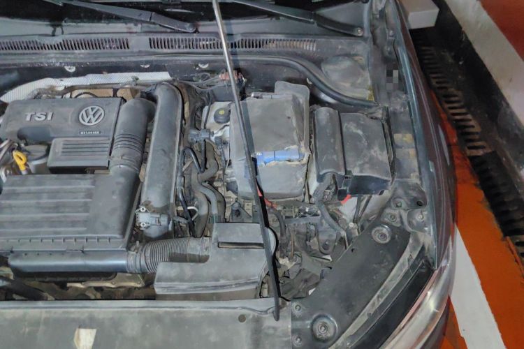 Used Volkswagen Sagitar 2015 230TSI Automatic Comfort Version Engine Bay Left