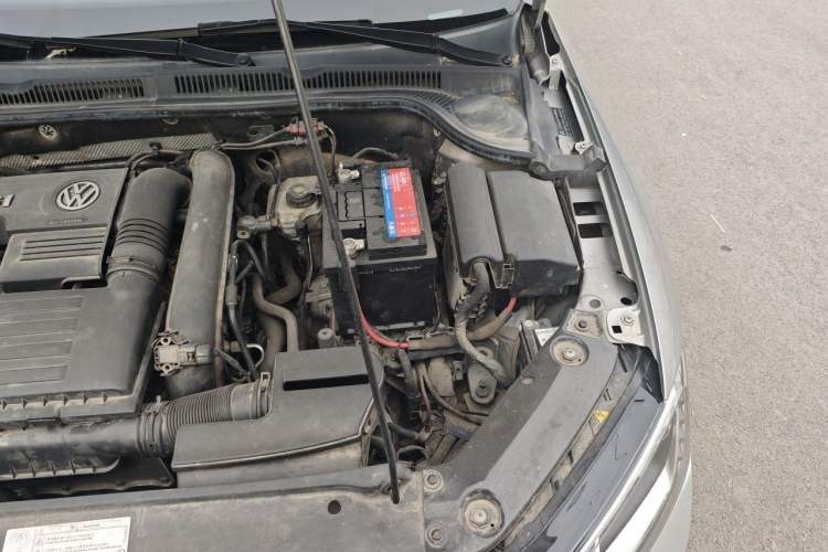 Used Volkswagen Sagitar 2015 230TSI Automatic Comfort Version Engine Bay Left