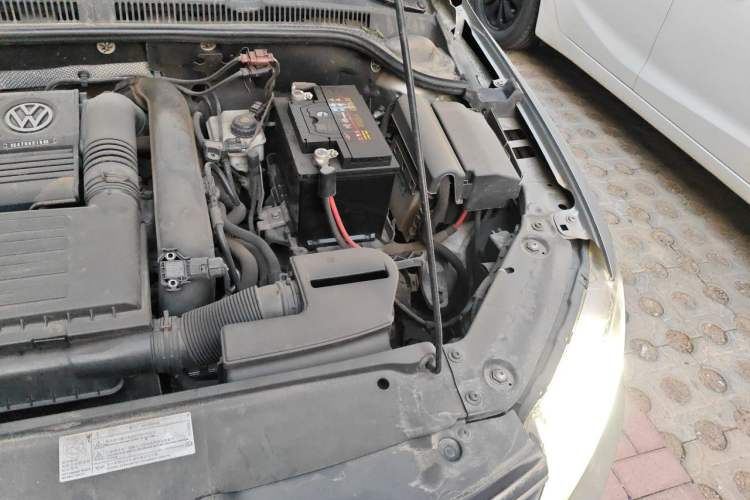 Used Volkswagen Sagitar 2015 230TSI Automatic Comfort Version Engine Bay Left