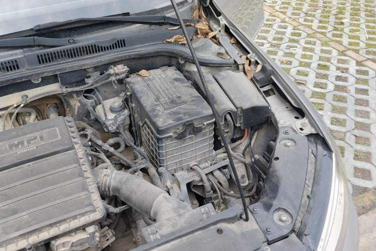 Used Volkswagen Sagitar 2015 1.6L Automatic Comfort Model Engine Bay Left