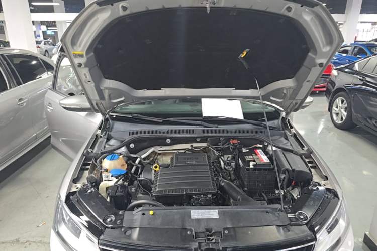 Used Volkswagen Sagitar 2015 1.6L Automatic Comfort Model Engine Bay