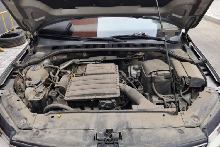 Used Volkswagen Sagitar 2015 1.6L Manual Comfort Model Engine Bay