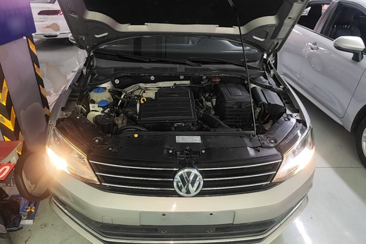 Used Volkswagen Sagitar 2015 1.6L Automatic Comfort Model Engine Bay