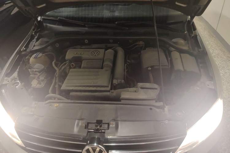 Used Volkswagen Sagitar 2015 230TSI Automatic Luxury Model Engine Bay