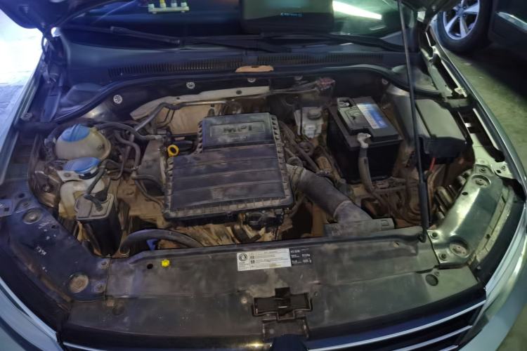 Used Volkswagen Sagitar 2015 1.6L Manual Comfort Model Engine Bay