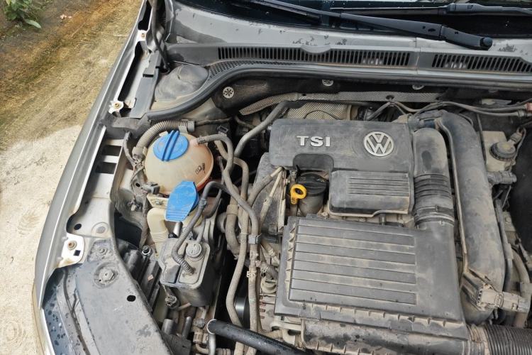 Used Volkswagen Sagitar 2015 230TSI Automatic Luxury Model Engine Bay Right