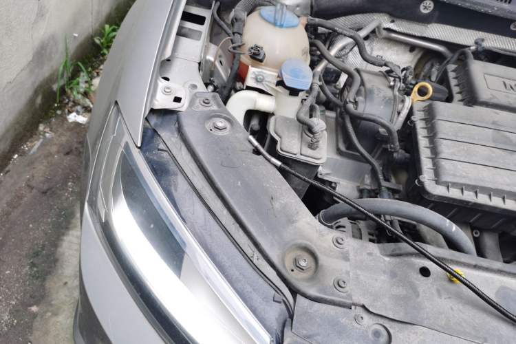 Used Volkswagen Sagitar 2015 1.6L Automatic Comfort Model Engine Bay Right
